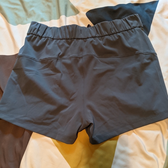 Lululemon On the Fly Shorts size 8 - Picture 6 of 7